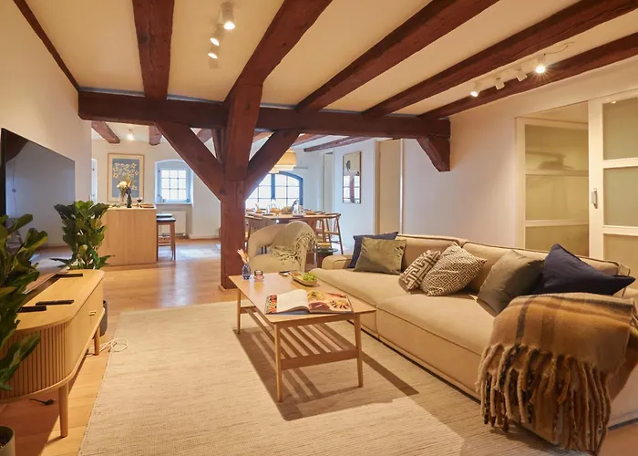 Warm 3Br Loft With Exposed Beams