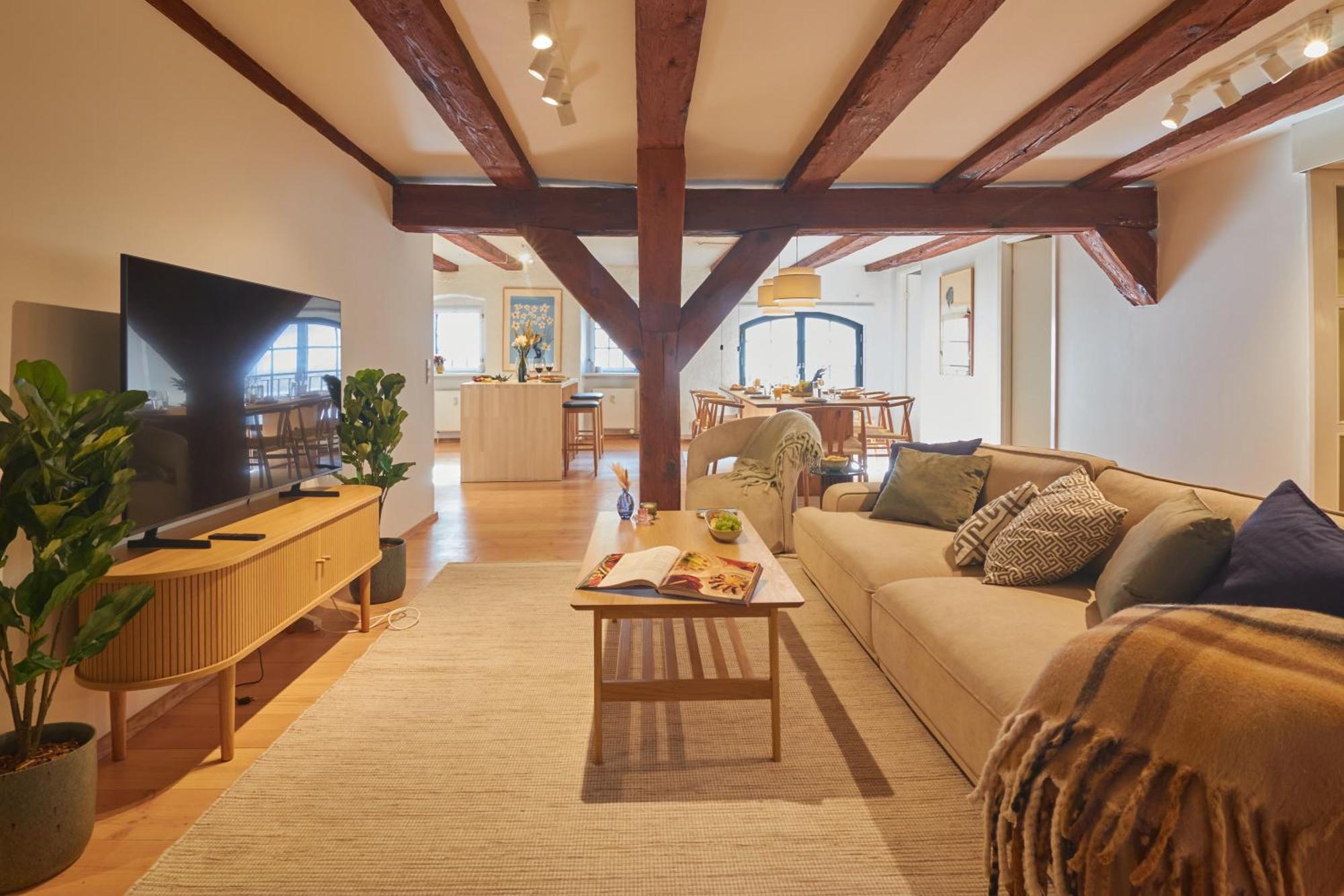 Warm 3br Loft With Exposed Beams Appartement *
